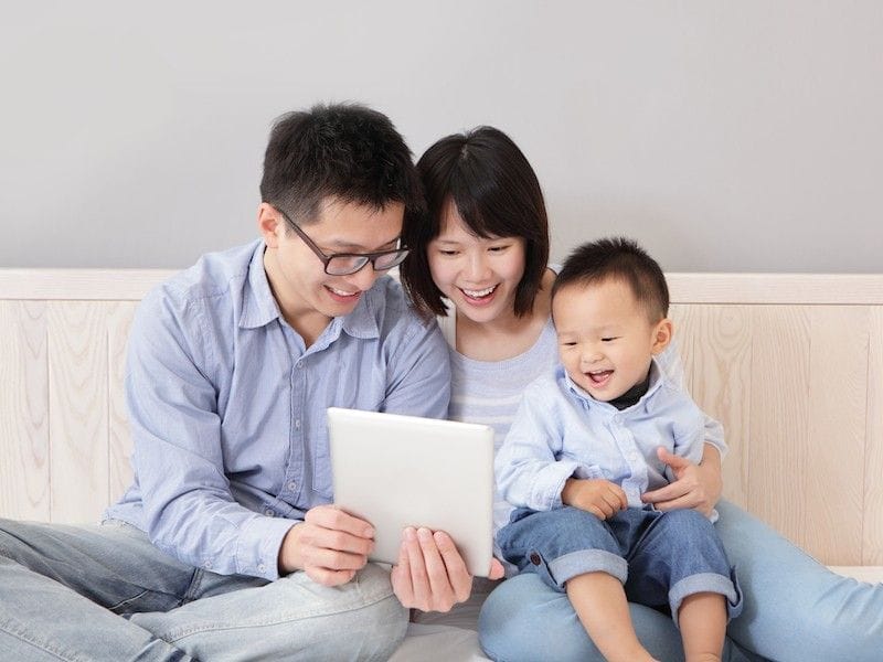 Làm bạn cùng con